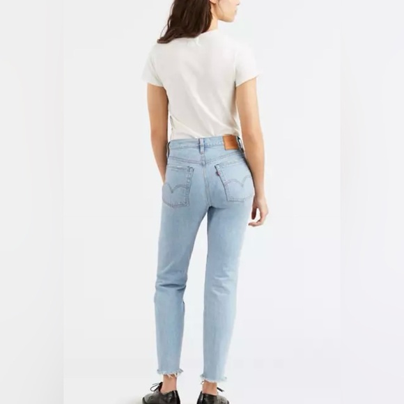 Levi’s Distressed Wedgie Fit Jeans - Picture 3 of 6